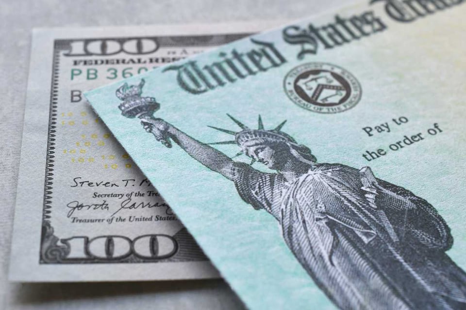 ¿Te cae bien un cheque de $250 del gobierno? Conoce cuál es el motivo de este pago y cómo podrías calificar