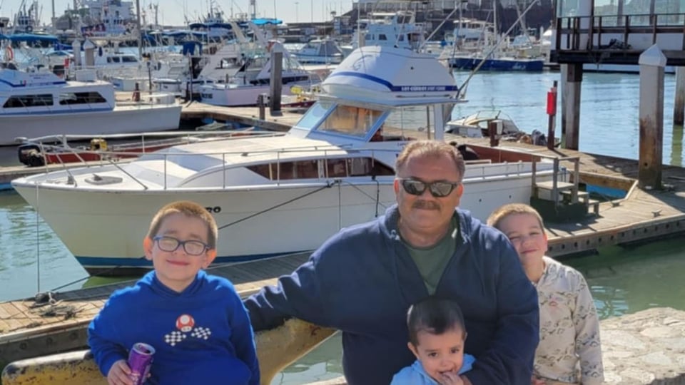 Muere padre hispano en choque por ira al volante en Long Beach: familia pide apoyo