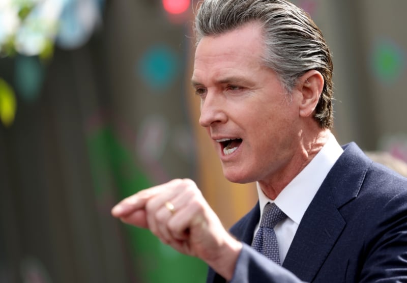 Gobernador de California Gavin Newsom exige la renuncia de Kristi Noem