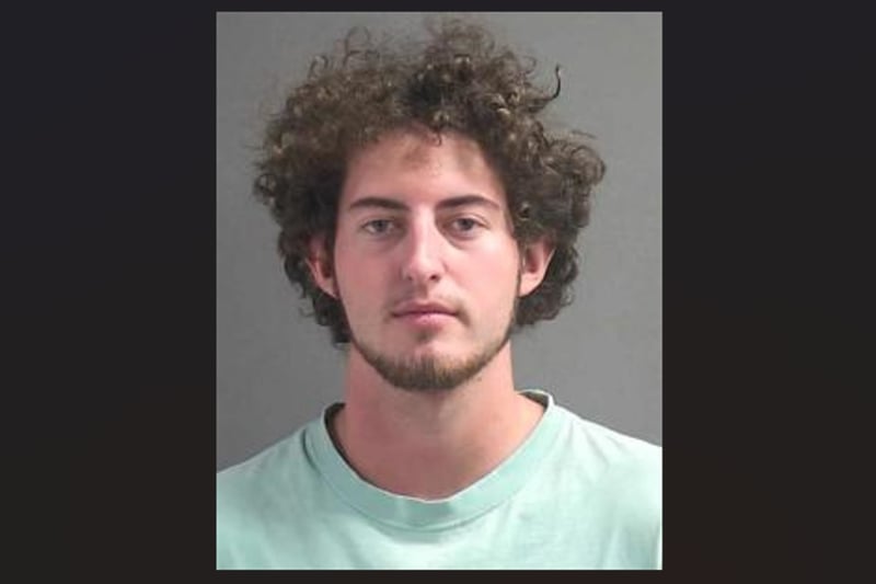 Arrestan en Florida a joven por matar a 13 caimanes y subirlo a Snapchat