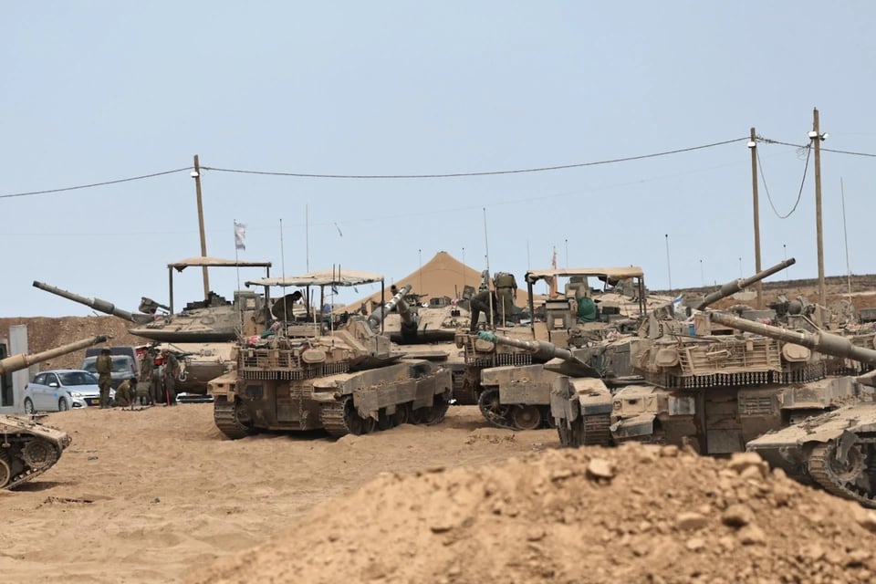 Tanques rodean Ciudad de Gaza mientras aumenta la presión internacional contra Israel