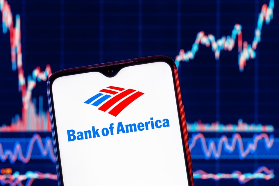 Bank of America sube salario mínimo a miles de empleados en EE.UU.