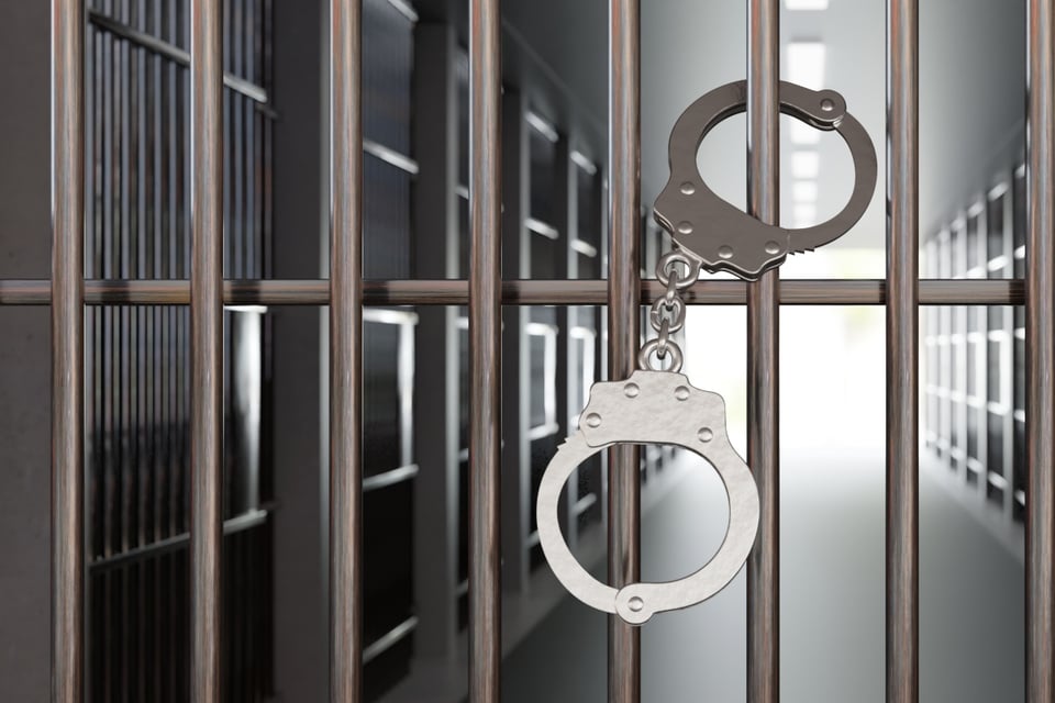 Centro de detención en base militar de Texas acumula violaciones a estándares federales