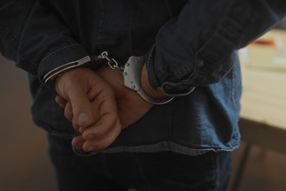 Pareja mexicana detenida por ICE en Illinois: su hija de 19 años se enfrenta a los agentes