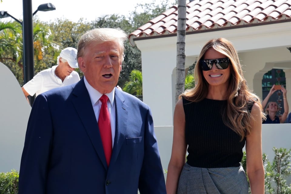 Trump y Melania enfrentan escalera apagada en la ONU y críticas al teleprompter