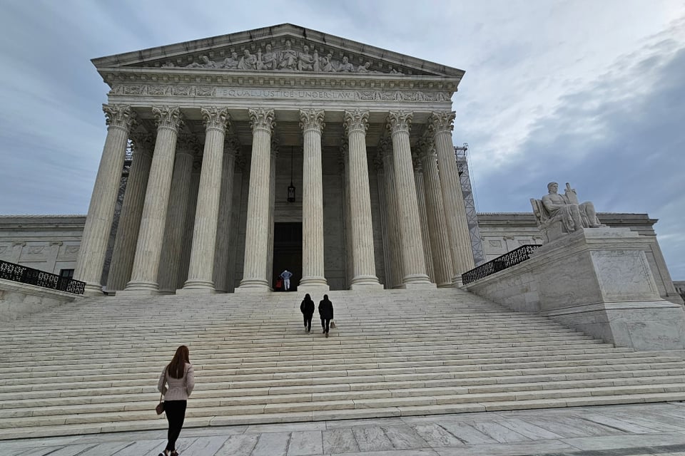 Supremo de EE.UU. permite a Trump retener 4.000 millones en ayuda exterior