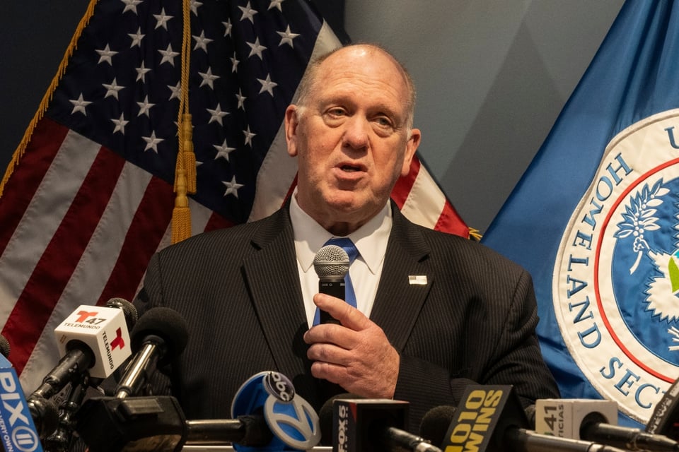 DOJ investigó a Tom Homan por aceptar $50,000 en efectivo, según informes