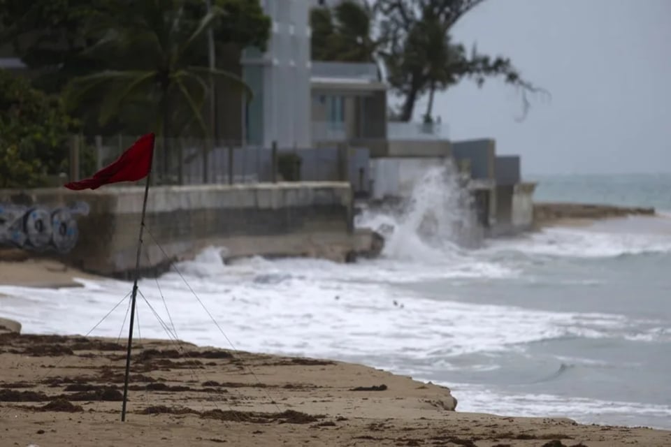 La tormenta Humberto se forma al este de Puerto Rico y podría convertirse en huracán