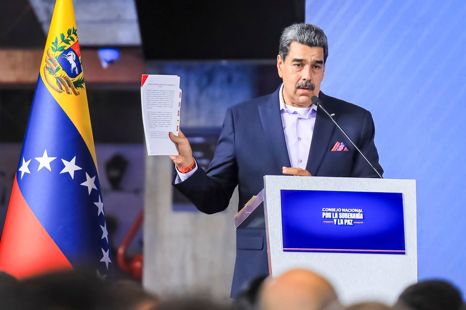 Maduro denuncia agresión militar de EE. UU. en el Caribe featured image