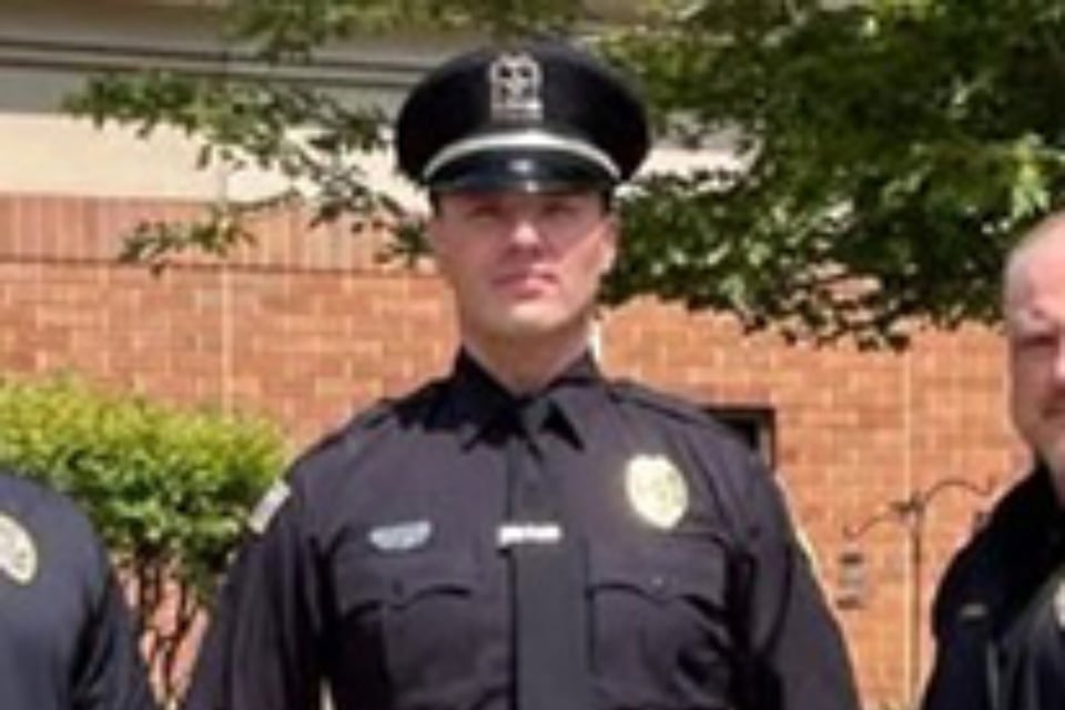 Arrestan a oficial de policía acusado de ser indocumentado en suburbio de Chicago