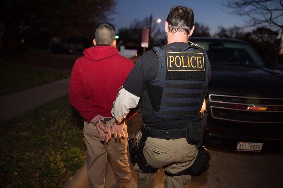 Redada de ICE y HSI en Dallas deja 41 detenidos en club nocturno