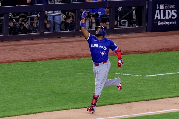 Vladimir Guerrero Jr. iguala una marca histórica de la MLB
