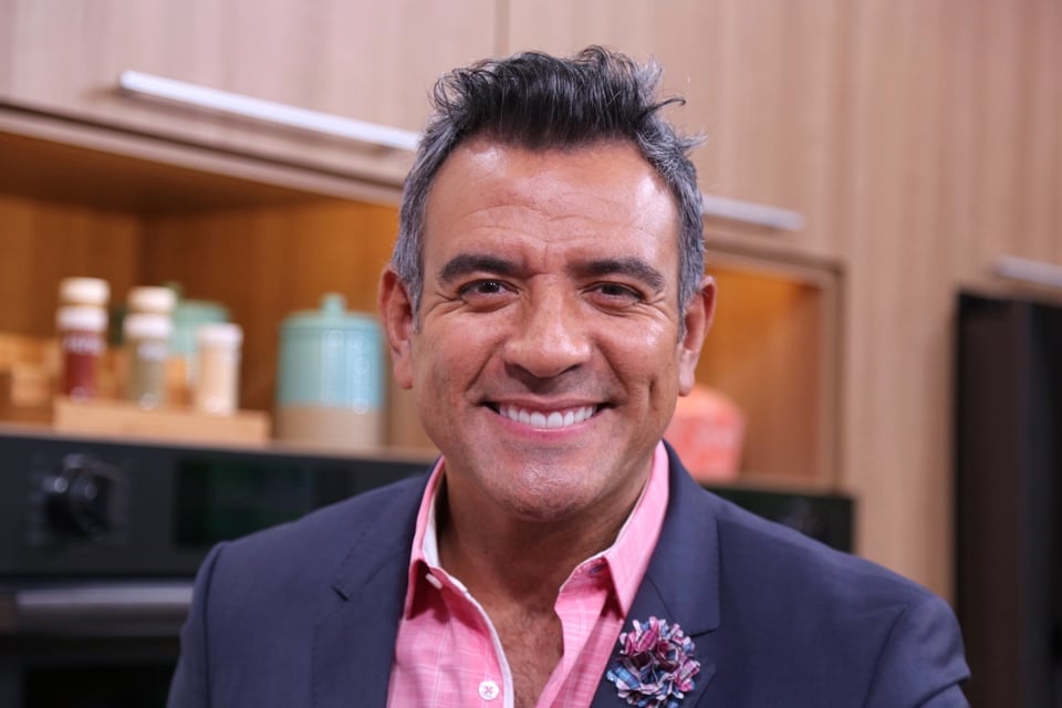 Héctor Sandarti regresa a Telemundo y revelan a cuál programa