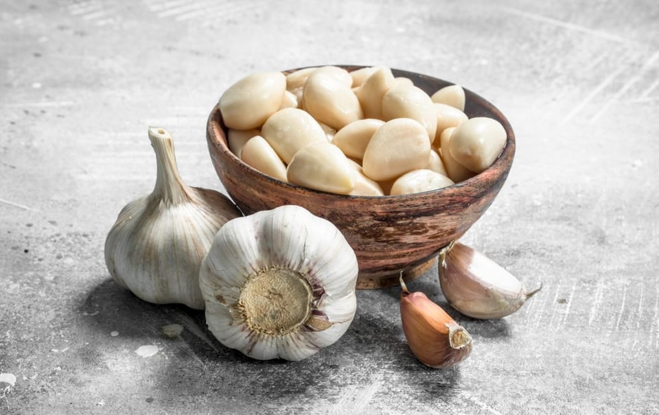 ¿Por qué deberías comer ajo a diario? ¡La ciencia te da 10 razones! featured image