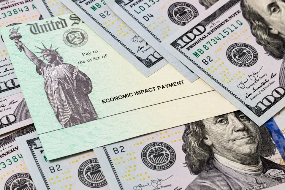 Cheques de ayuda económica para pagar renta, alimentos y servicios