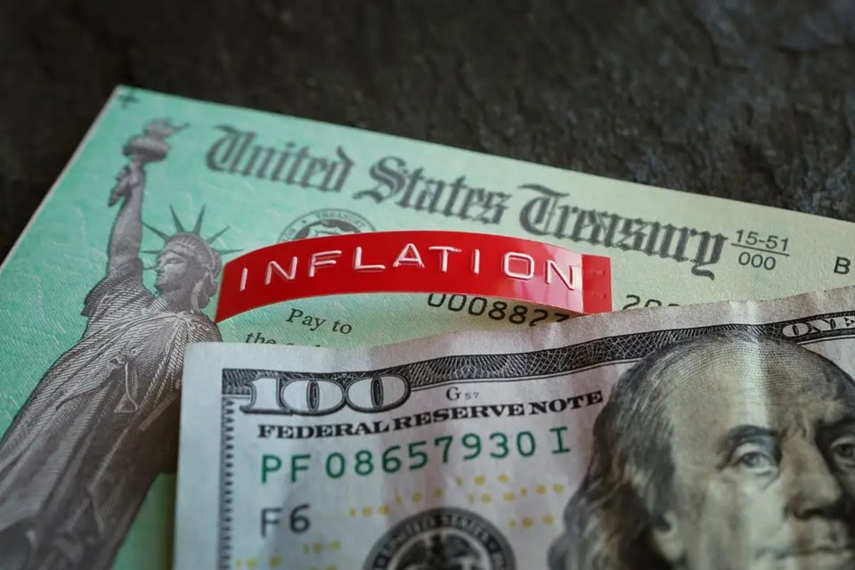 Demócratas impulsan aumento de $200 al Seguro Social y VA