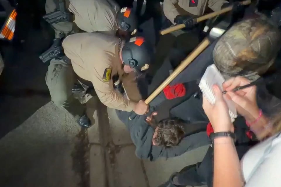 Arrestos y tensión en protesta contra ICE en Illinois