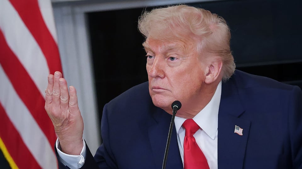 Trump sugiere que George Soros financió las protestas «No Kings» featured image