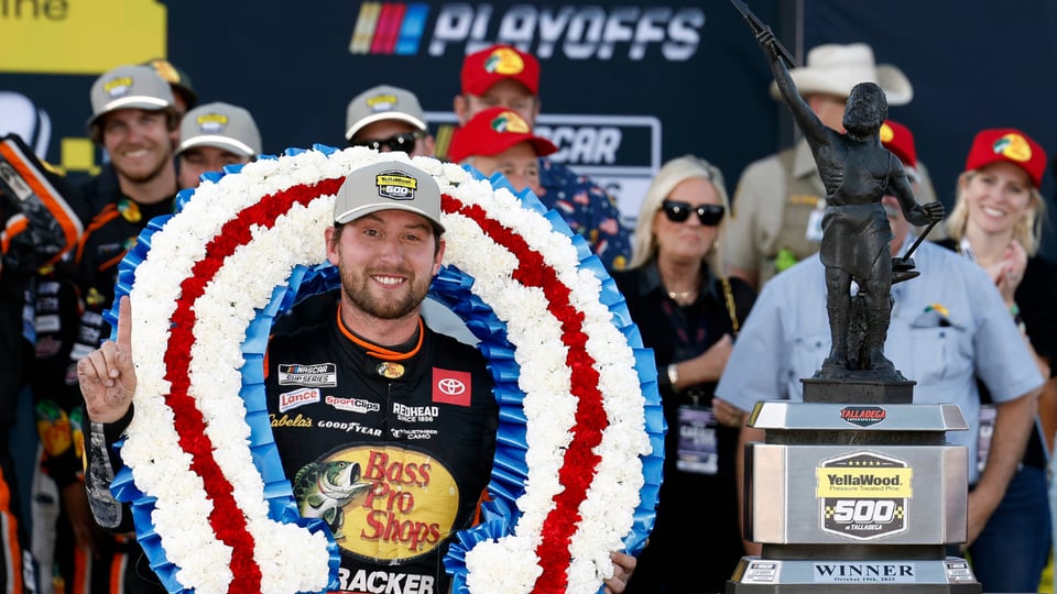 Briscoe gana en Talladega y avanza al Championship 4