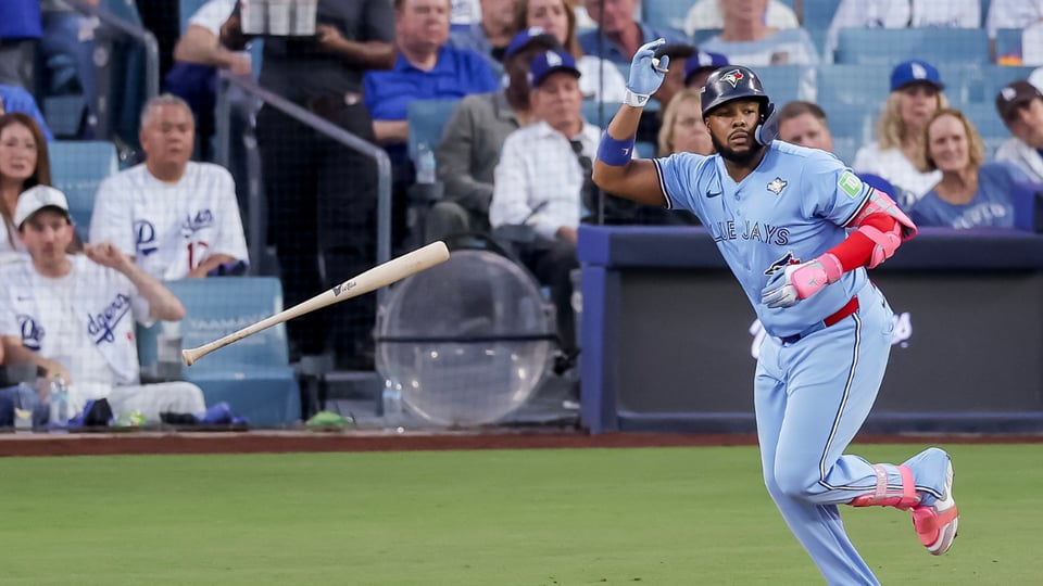 Blue Jays empatan la Serie Mundial con poder y control en el montículo