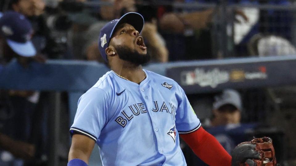 Toronto toma ventaja y pone contra la pared a Dodgers en la Serie Mundial