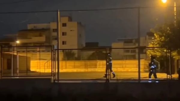 ¡INSÓLITO! Cinco horas sonando el cumpleaños feliz en un colegio