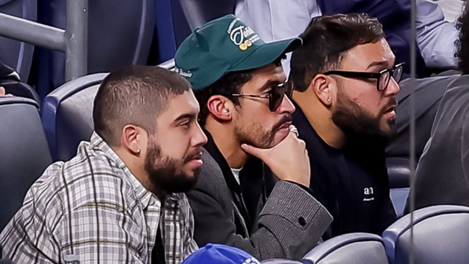 Bad Bunny vive un susto en pleno juego de MLB ( Video)