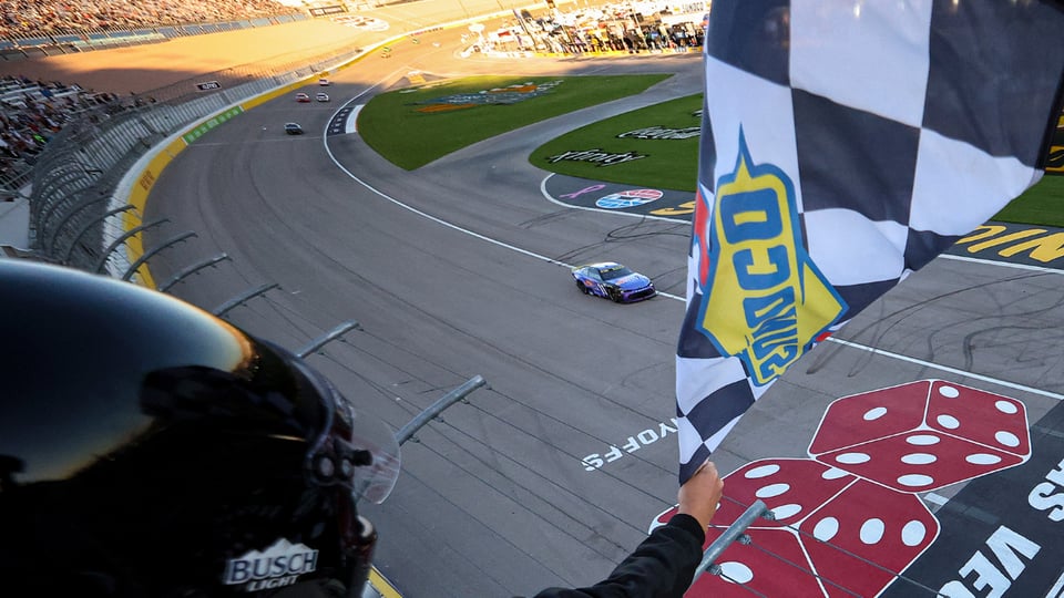 Denny Hamlin gana en Las Vegas y va al Championship 4