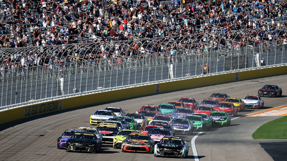 Denny Hamlin gana en Las Vegas y va al Championship 4