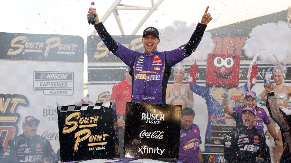 ¡Hamlin vuela en Las Vegas y clasifica al Championship 4!