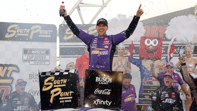 ¡Hamlin vuela en Las Vegas y clasifica al Championship 4!