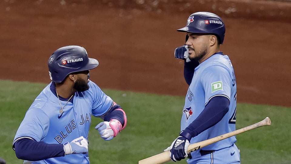 Toronto aplasta a Seattle 13-4 y revive en la Serie de Campeonato de la Liga Americana