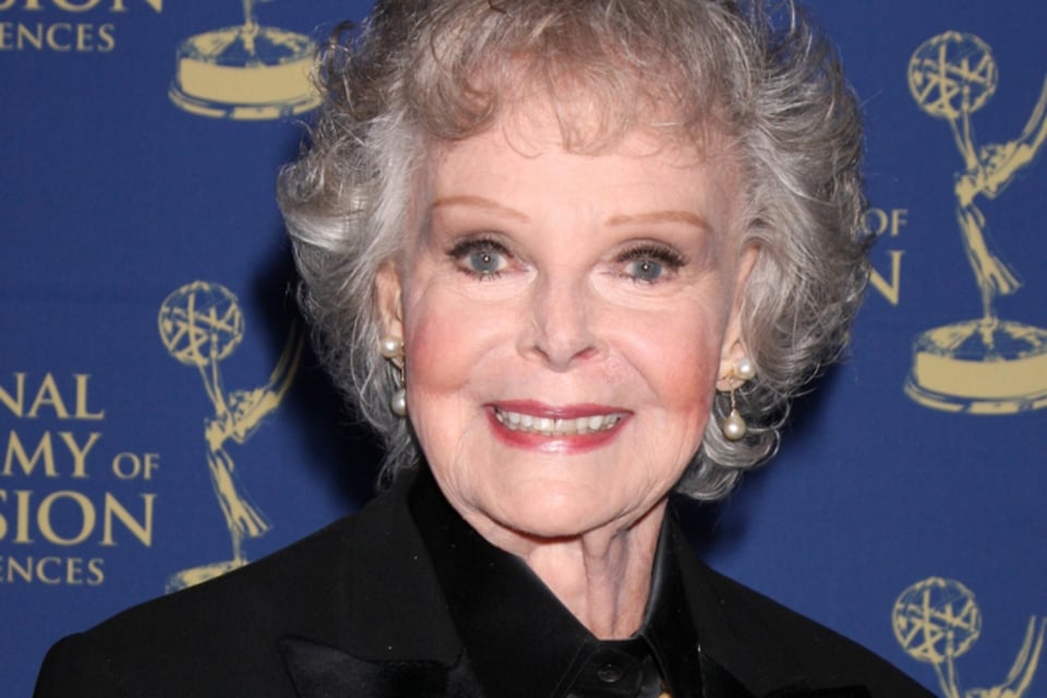 Muere June Lockhart, la eterna madre de la televisión estadounidense, a los 100 años