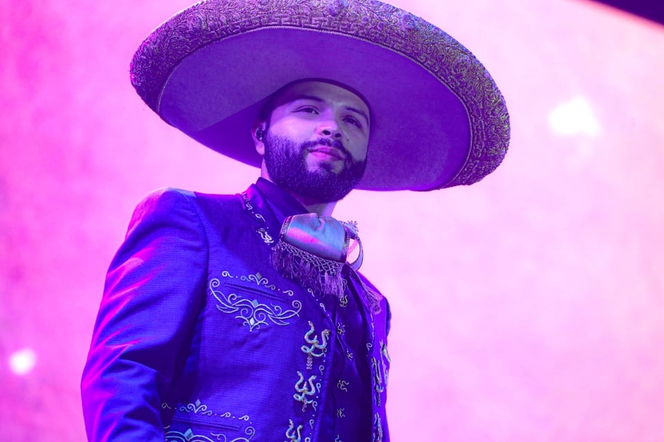 Leonardo Aguilar revela el consejo que le dio Nodal