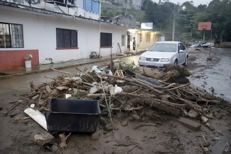 México eleva a 66 el número de muertos por las catastróficas lluvias e inundaciones