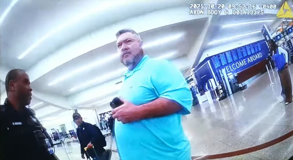 Arrestan a hombre con AR‑15 en aeropuerto de Atlanta