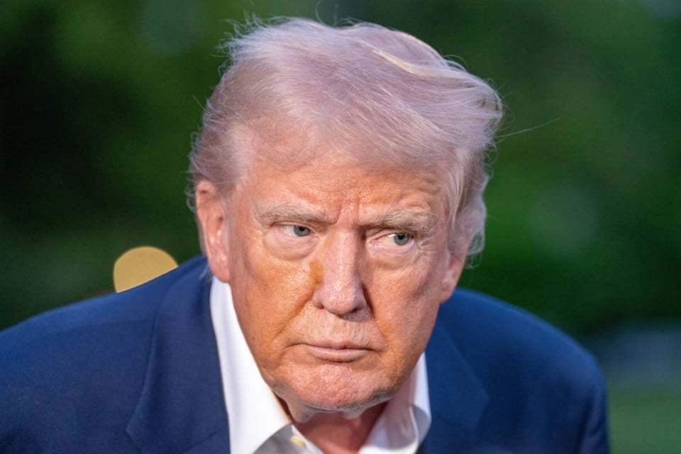 Trump revive saludo agresivo de Macron