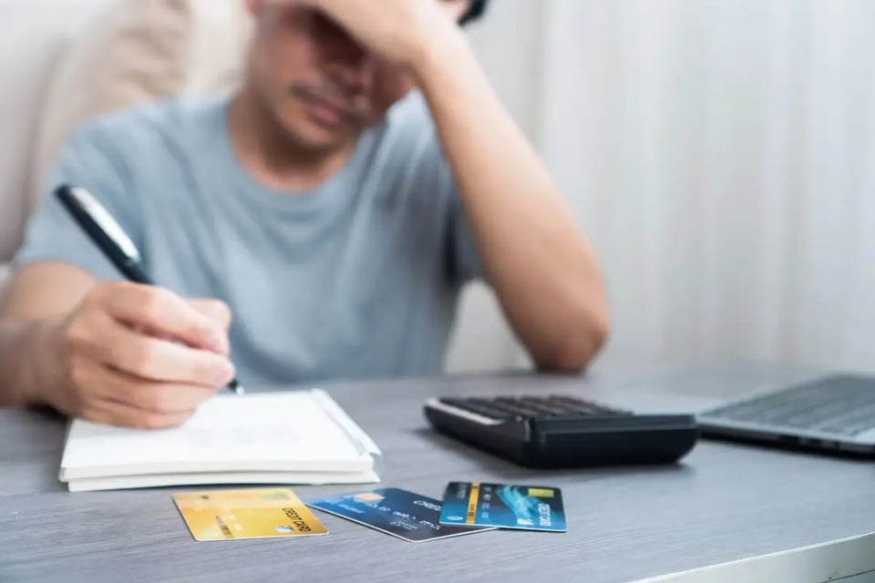 Cómo bajar la deuda de tarjeta de crédito: guía rápida