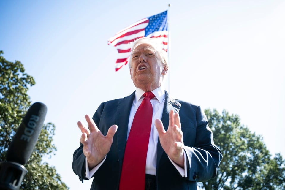 Trump enfrenta demanda por despliegue militar en Chicago
