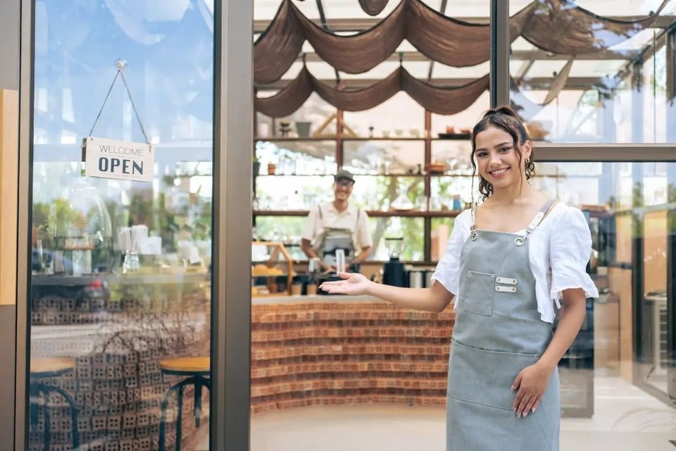 Cómo emprender en EE. UU. sin endeudarte: guía práctica para hispanos featured image