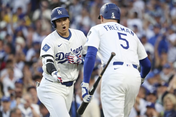 Ohtani y Dodgers aplastan en su debut en la postemporada 2025