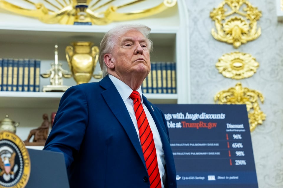 Trump anuncia aranceles del 100 % a China
