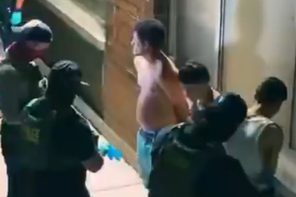 DHS reporta más de 800 inmigrantes arrestados en Illinois featured image