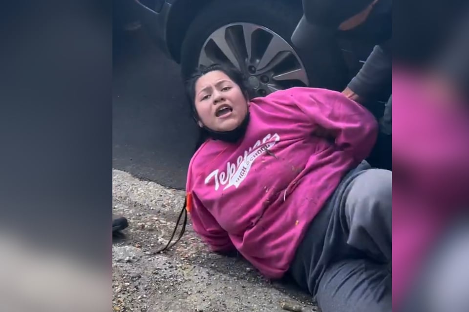 ICE detiene a dos mujeres afuera de una escuela en Chicago featured image