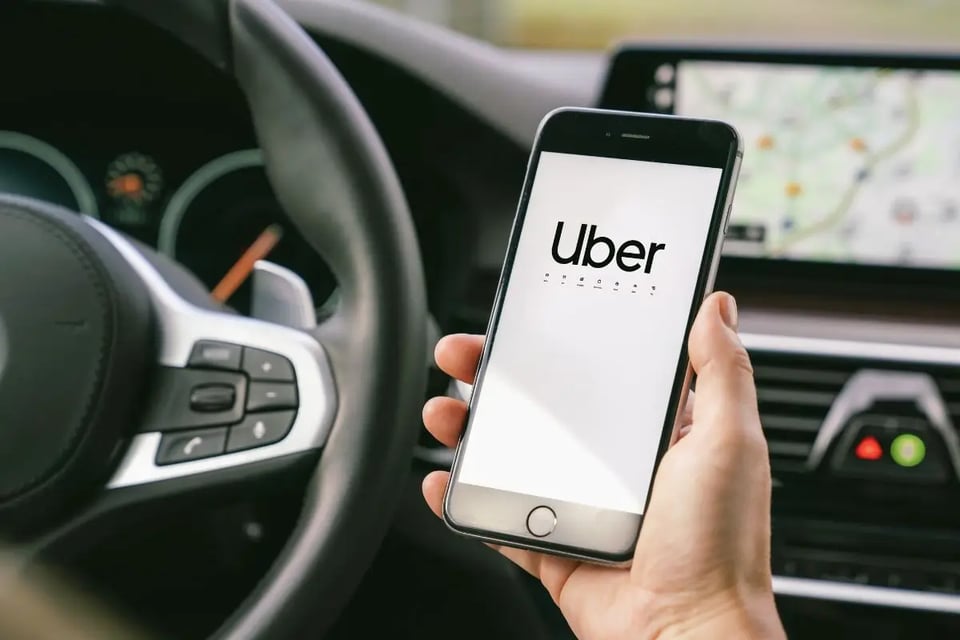 Ya no solo manejas: conductores de Uber podrán obtener ingresos extra con la IA featured image