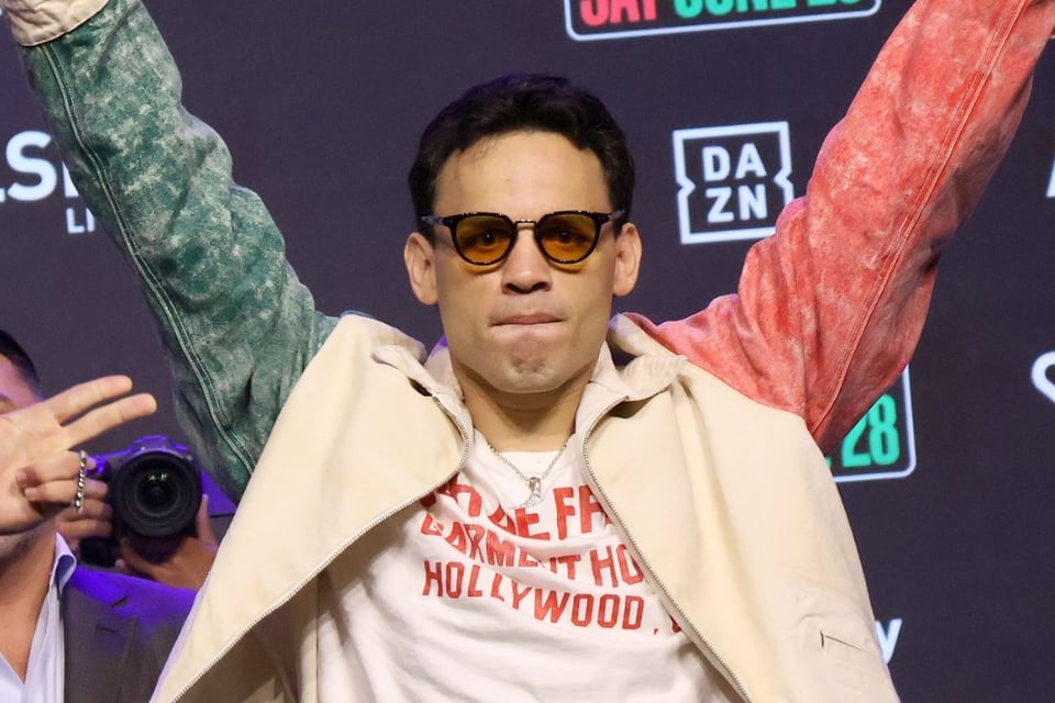 Julio César Chávez Jr. vence a Caicedo