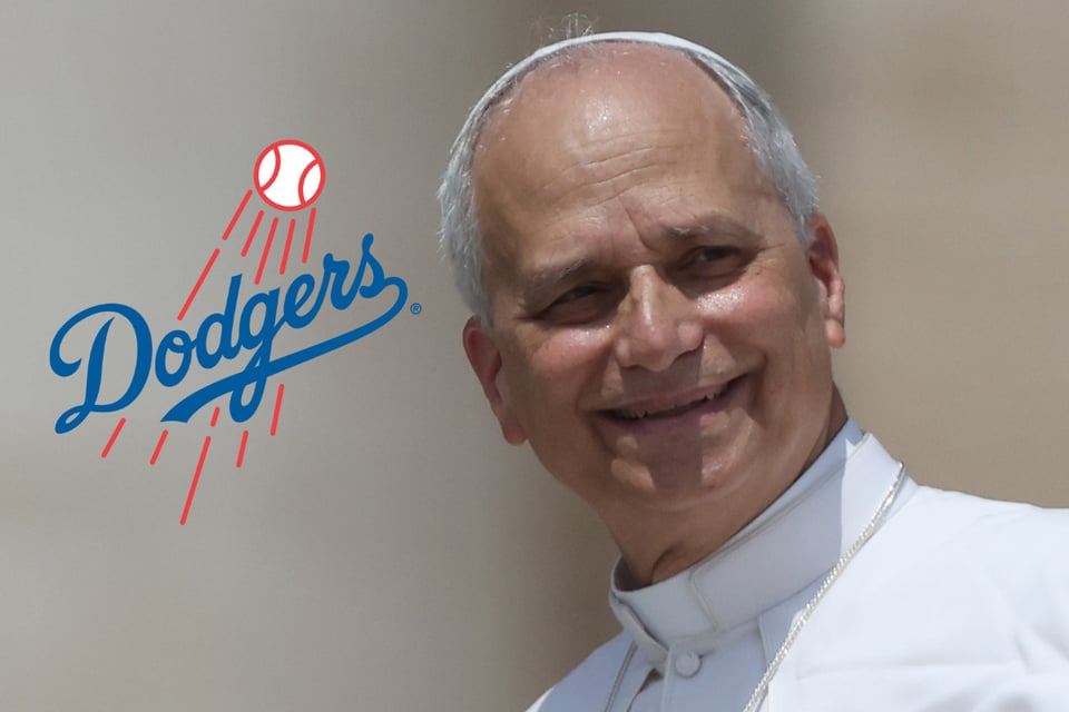 El papa León XIV recibe un regalo de los Dodgers