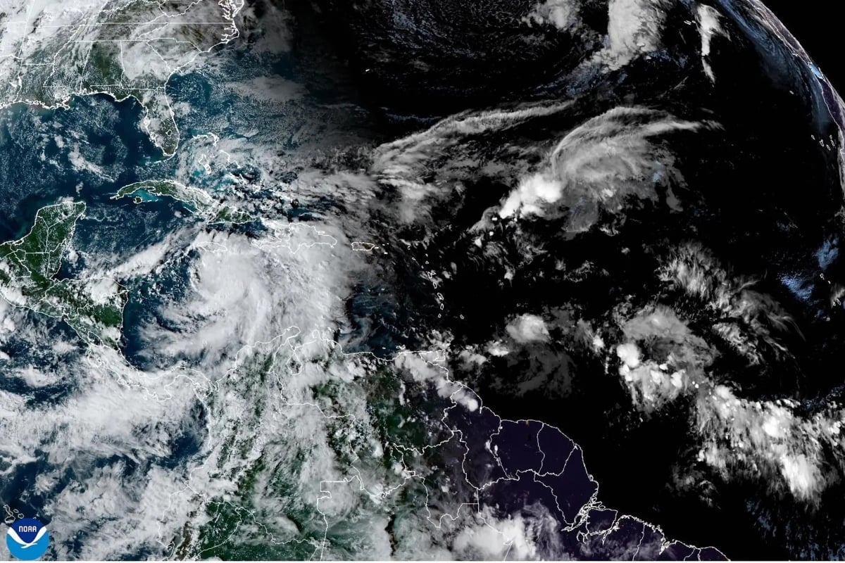 La tormenta tropical Jerry podría convertirse en huracán al pasar por las Islas de Sotavento