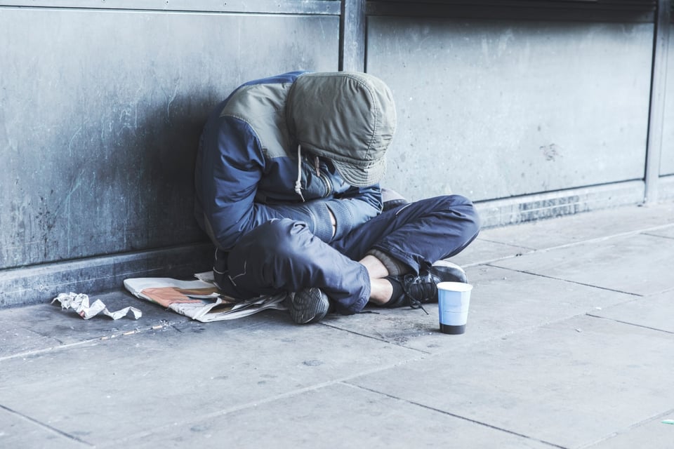 ¡Vive en la calle! Captan a actor mexicano de novelas como homeless (VIDEO)