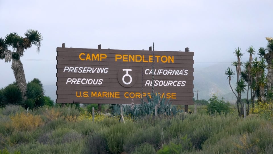Contratistas con permiso de trabajo detenidos por ICE en base militar de California featured image